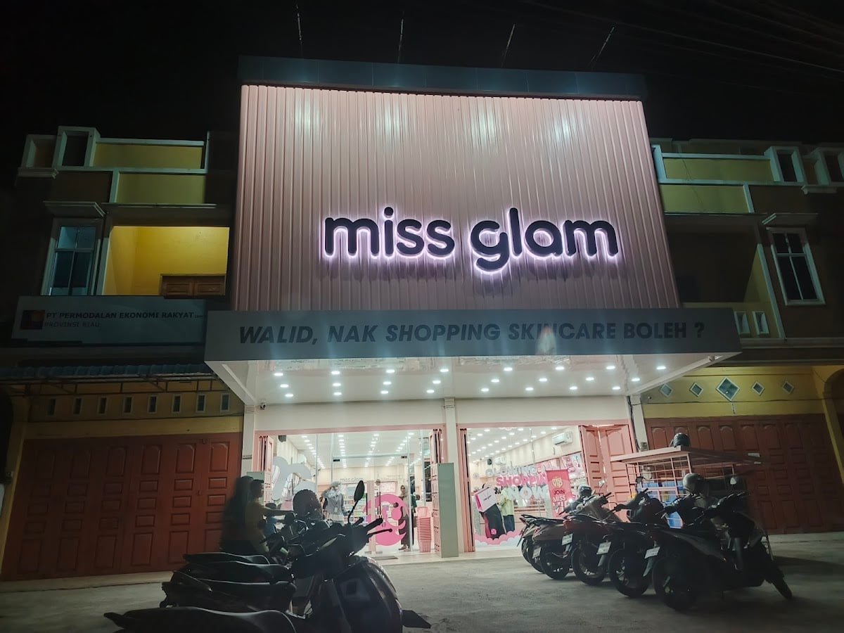 Miss Glam Duri