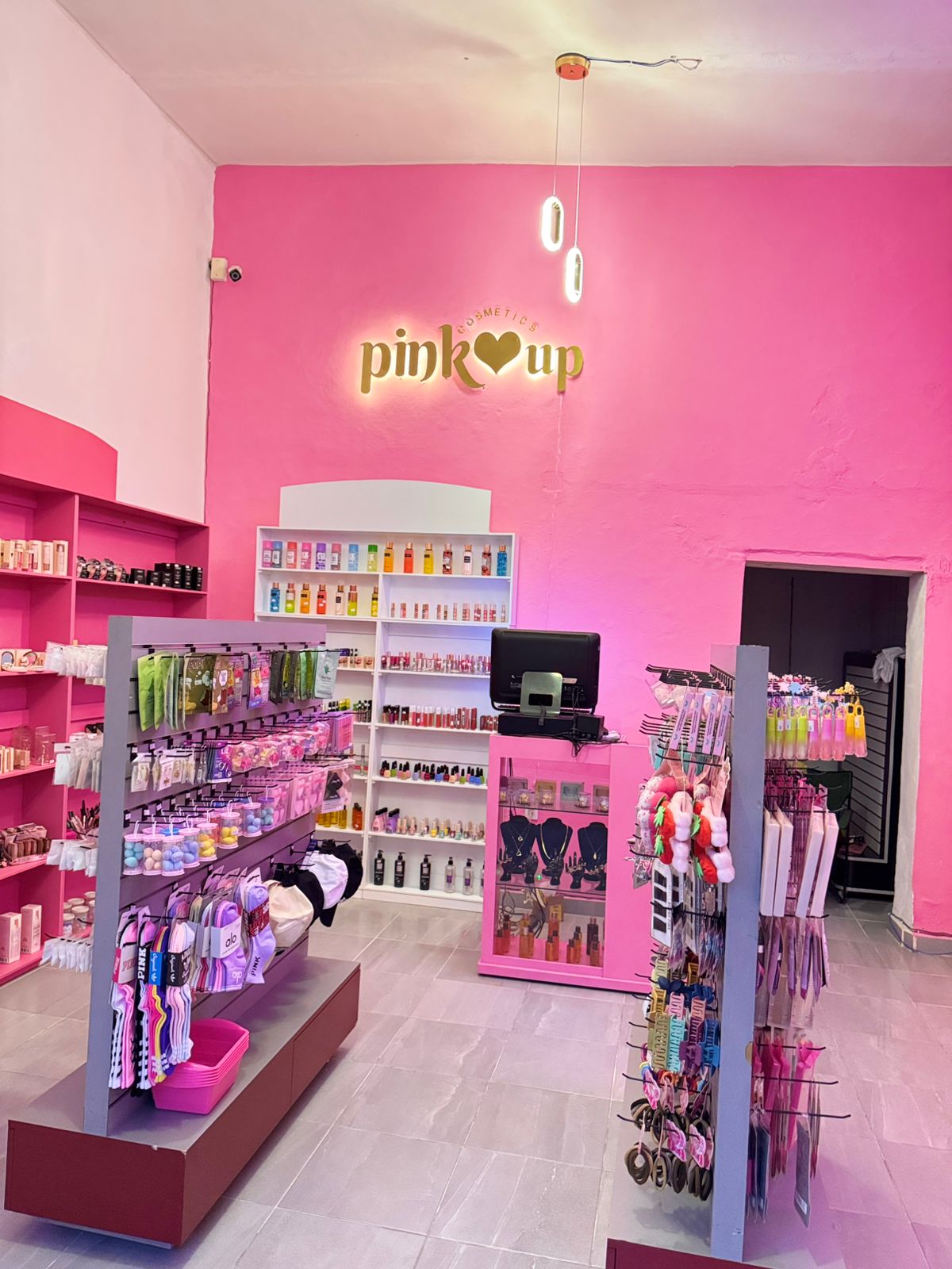 Cosméticos Pink UP, beauty creations, bissu