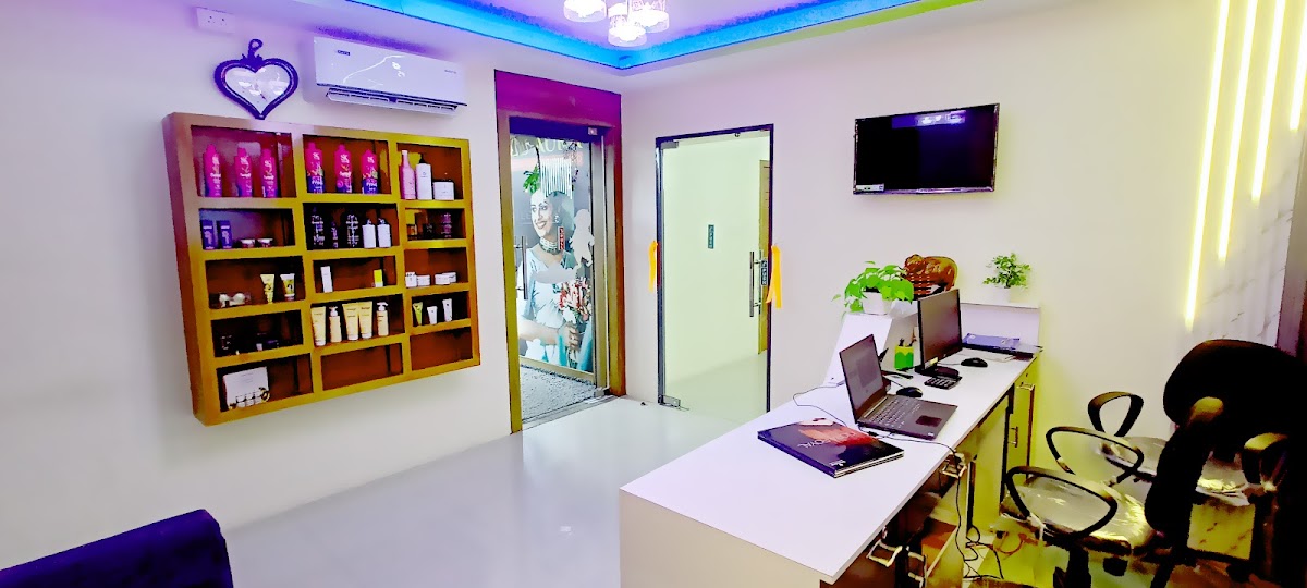 Le Aura Unisex Makeover Studio