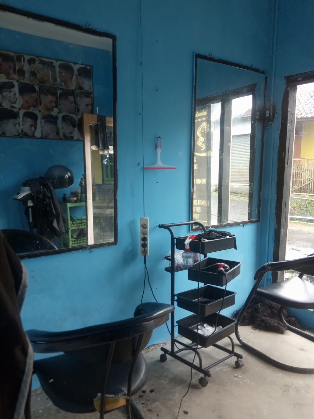 Rochyati Salon