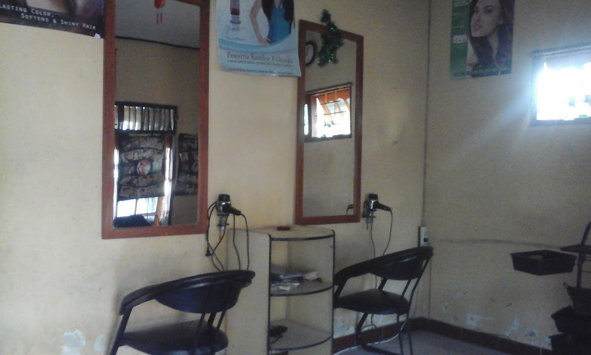 Dewi Salon & Rias manten