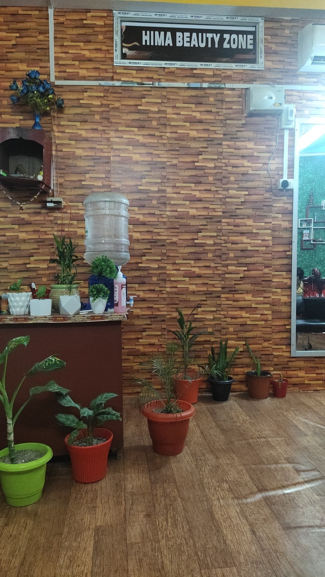 Hima Beauty Zone Ladies Parlour