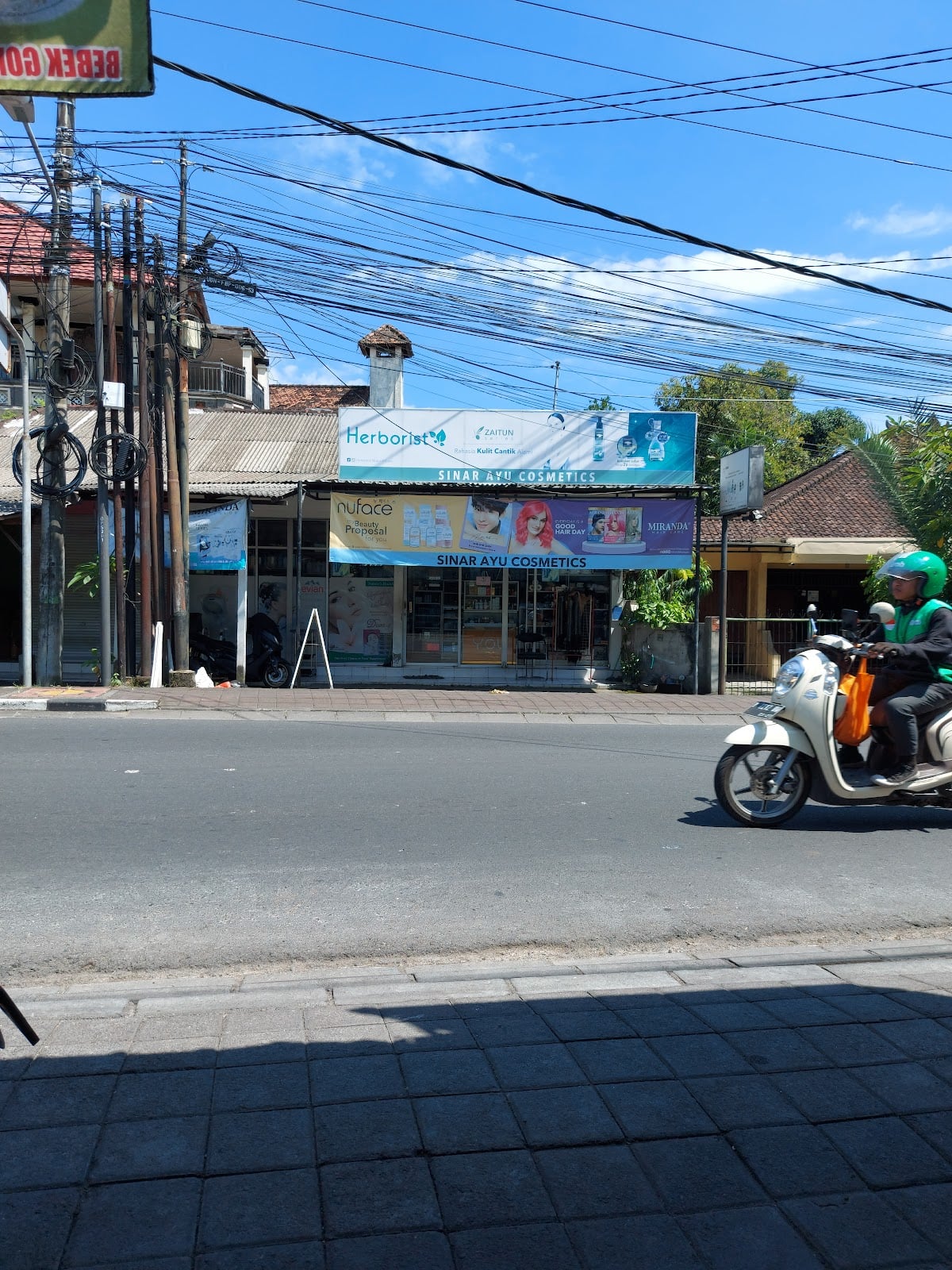 Sinar Ayu
