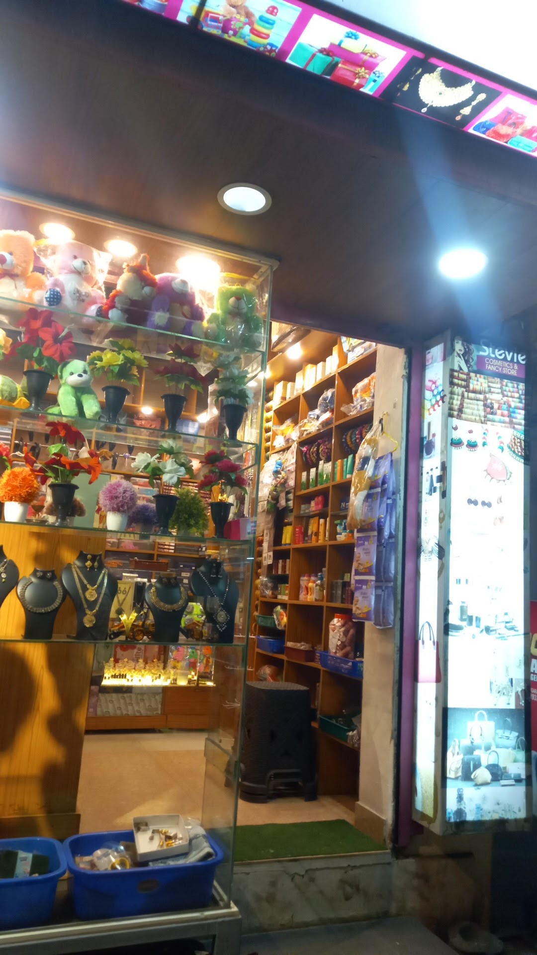 Stevie Cosmetic Fancy Store