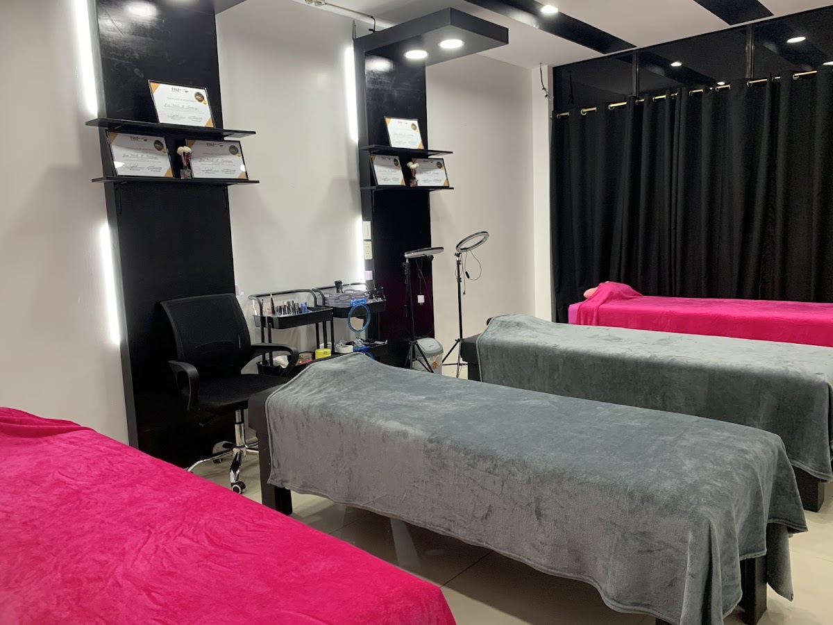 D&J Cosmetic Studio Tandang Sora x Queenies Lashand