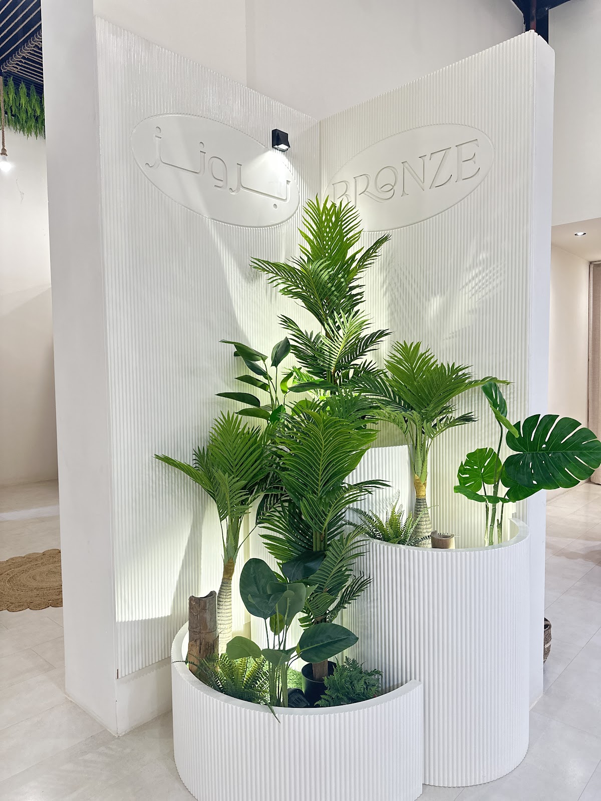 Bronze Women's Salon