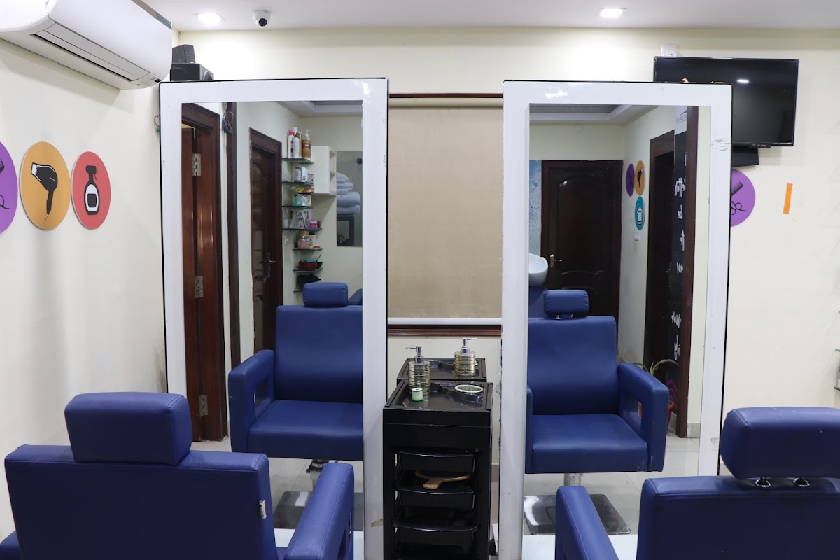 Black & Blonde Salon