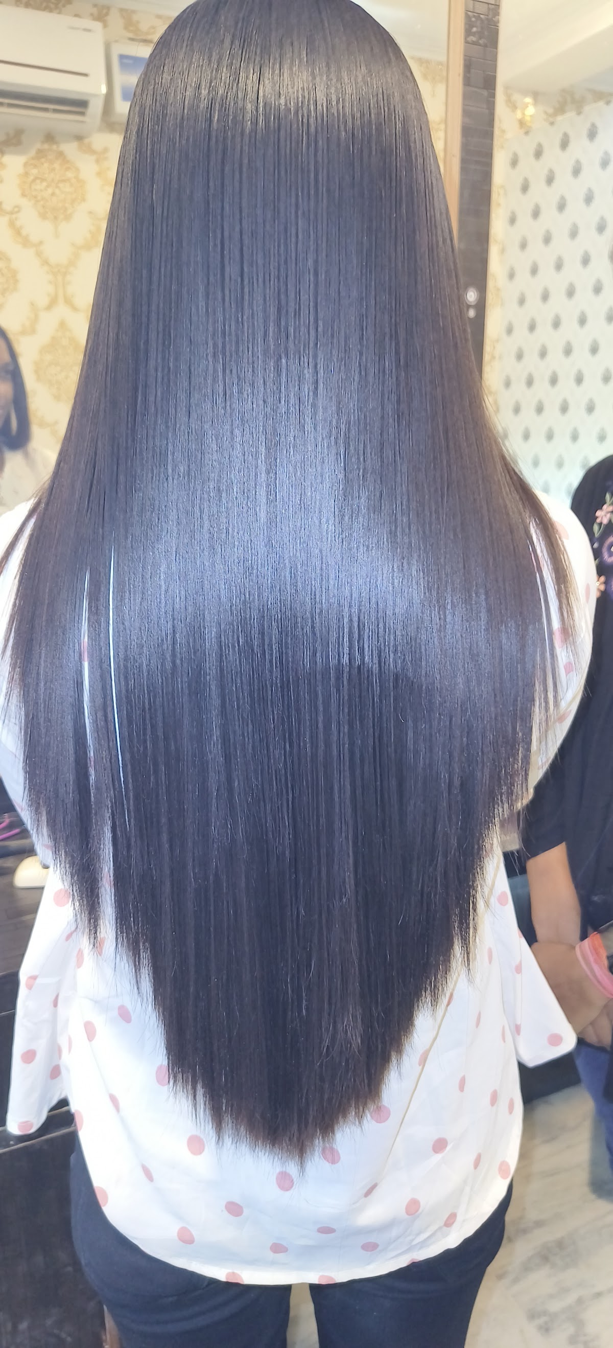 Arti Beauty Parlour