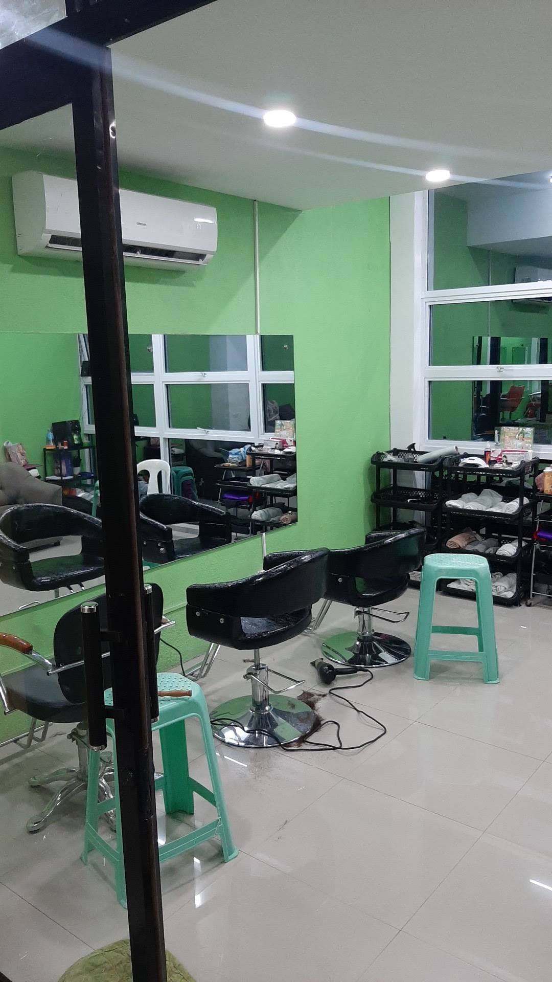 Leo Revita Salon and Spa