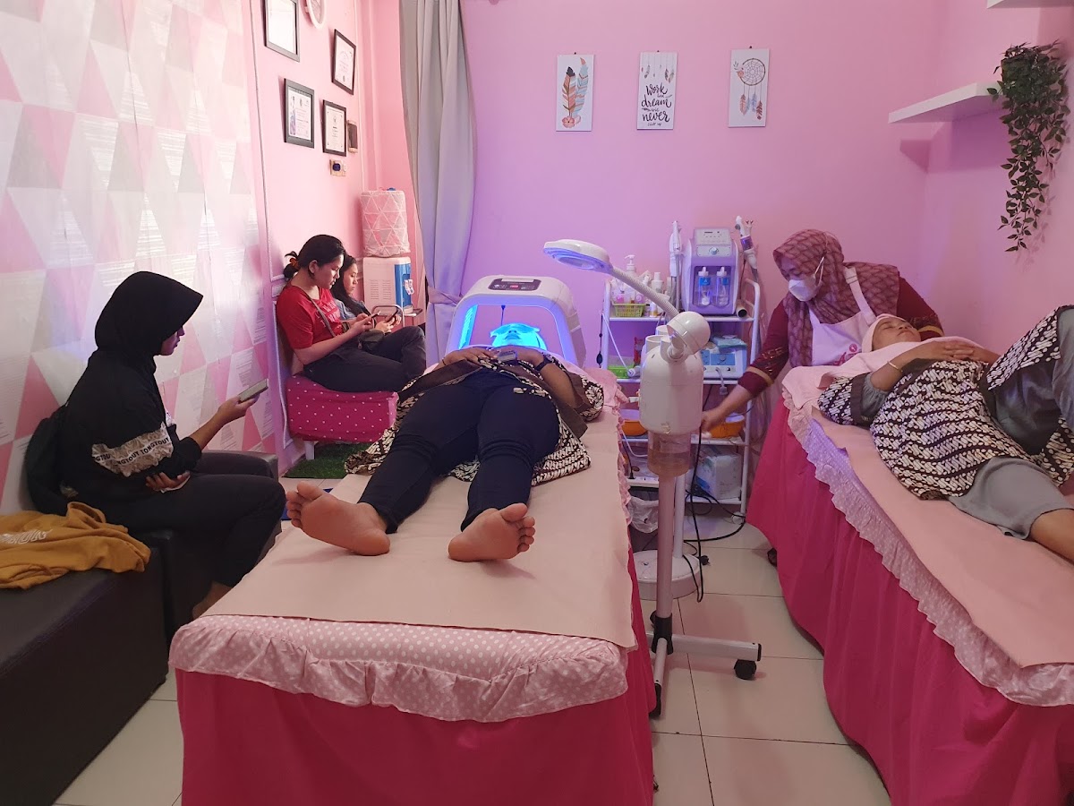 Salon Adzra's Beauty Studio (Distributor Drw Skincare Bekasi)