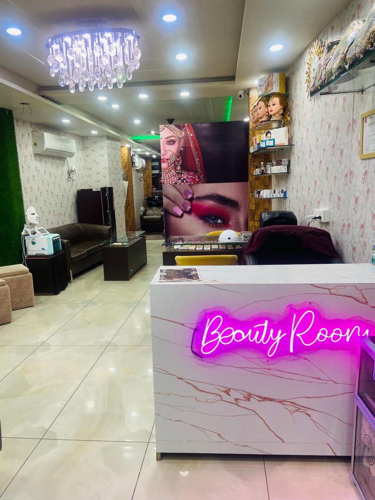 Gold Makeup & Beauty Studio