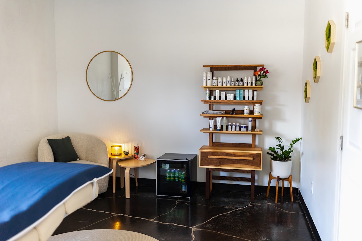Mikura | Holistic Esthetics + Acne Clinic