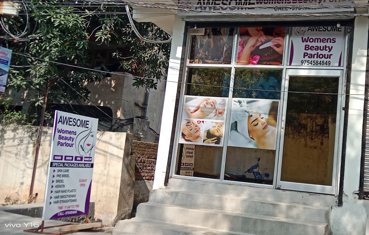 Awesome Women's Beauty Parlour
