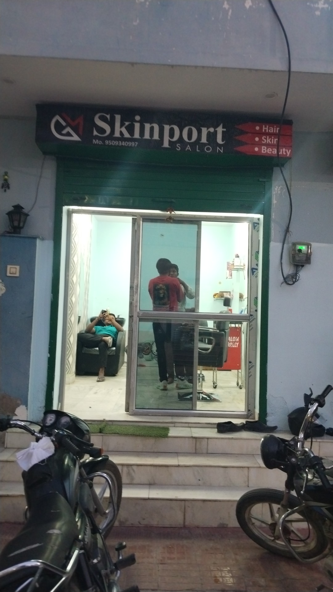 Skinport Makeup Studio & Unisex Salon