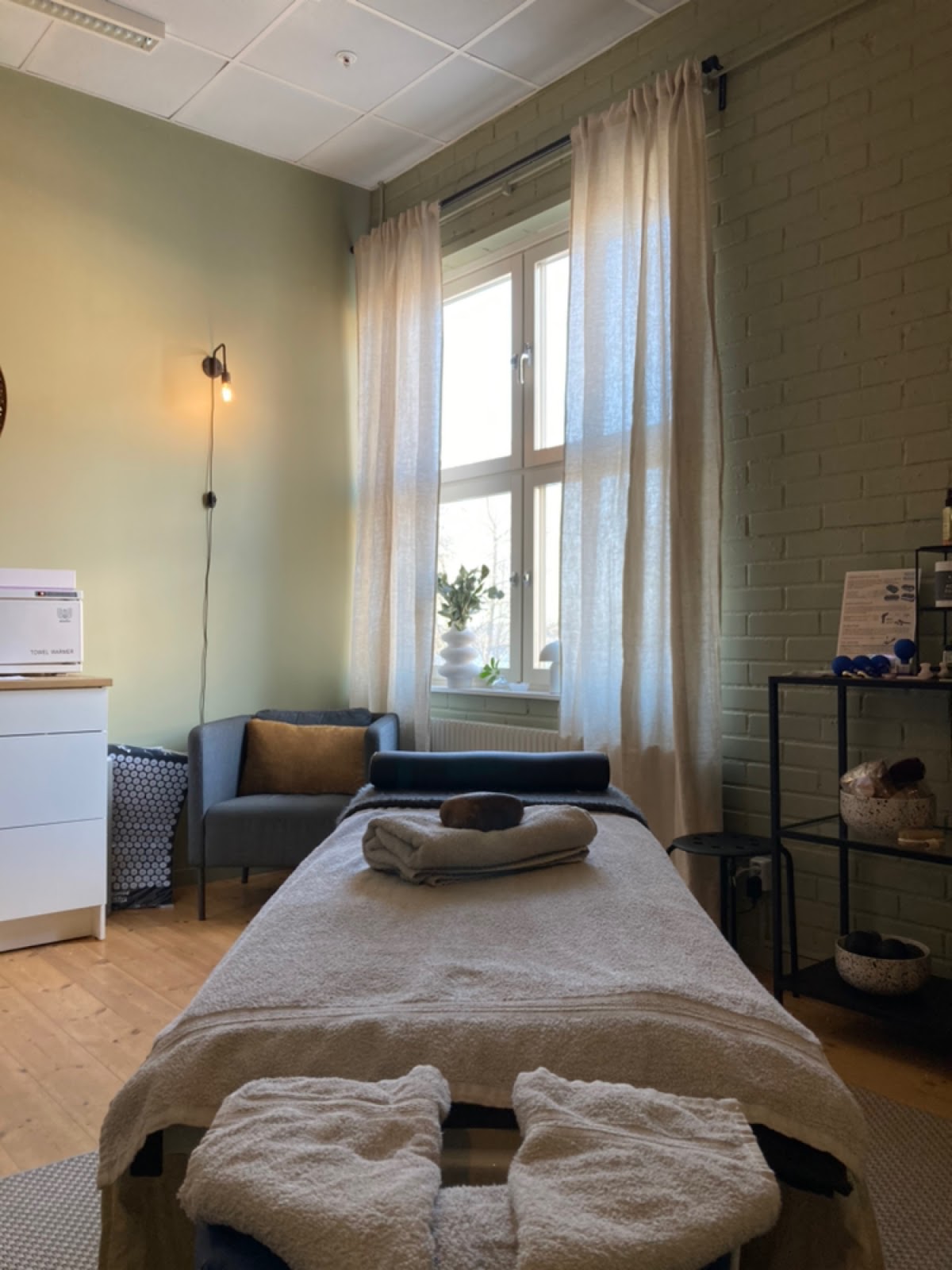 PURE STUDIO massage & skincare