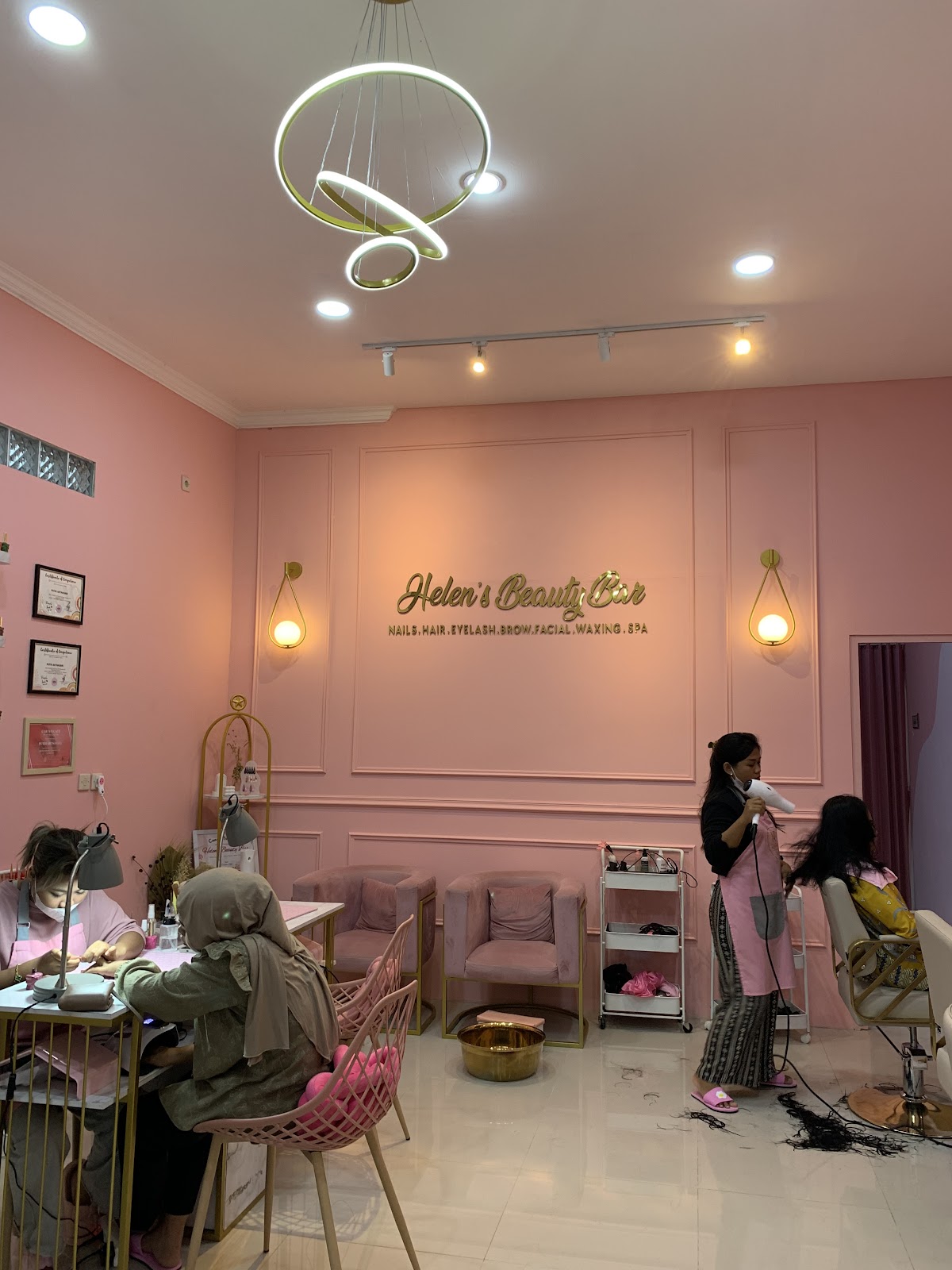 Helen's Beauty Bar