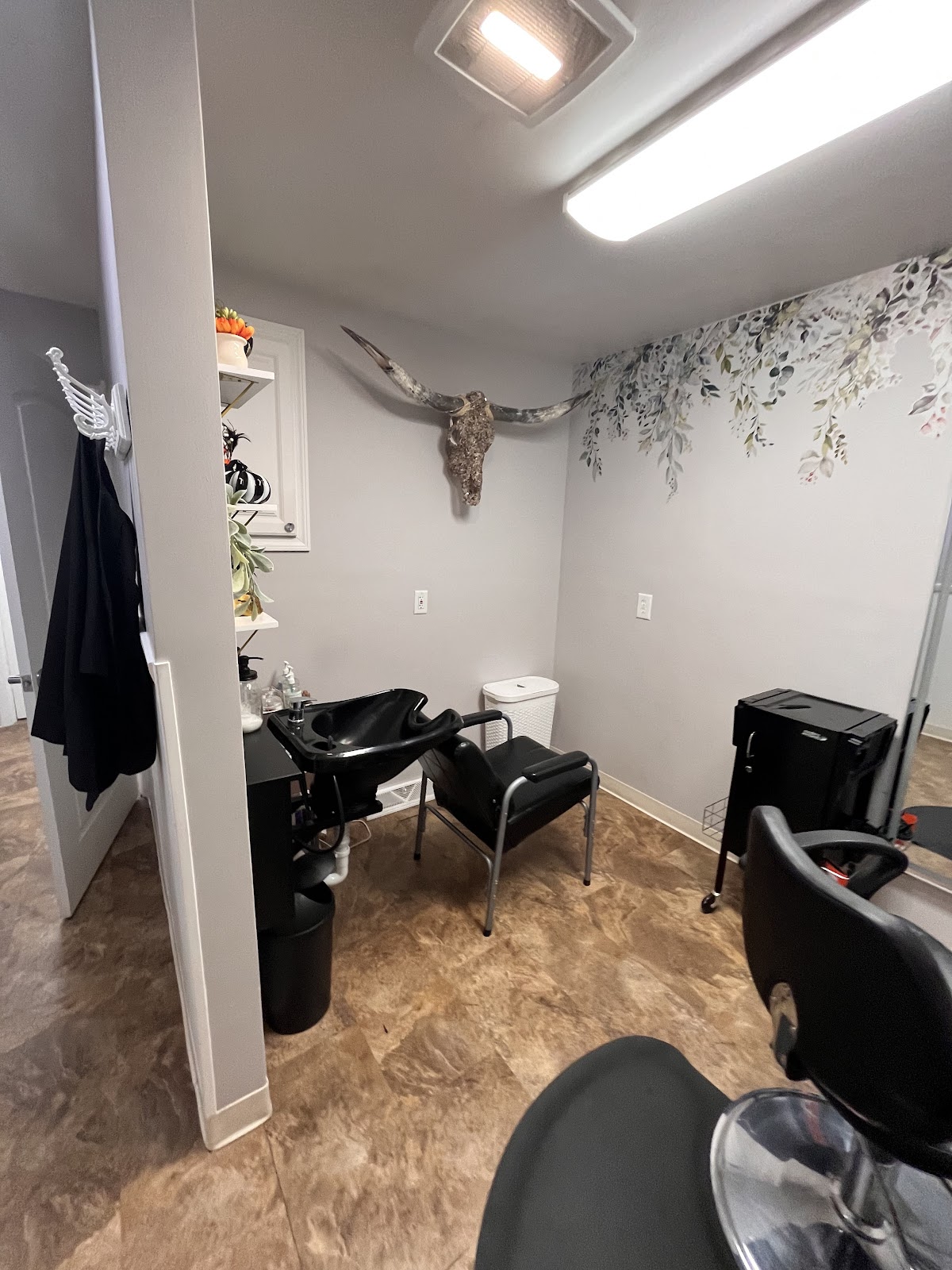 Sin Pretty Beauty & Salon Suites