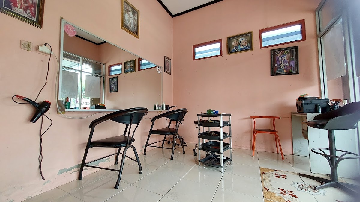 Krishta Salon & Sanggar Rias
