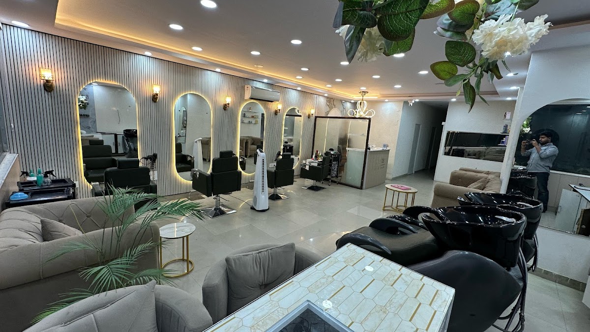 Cutts Luxury Salon