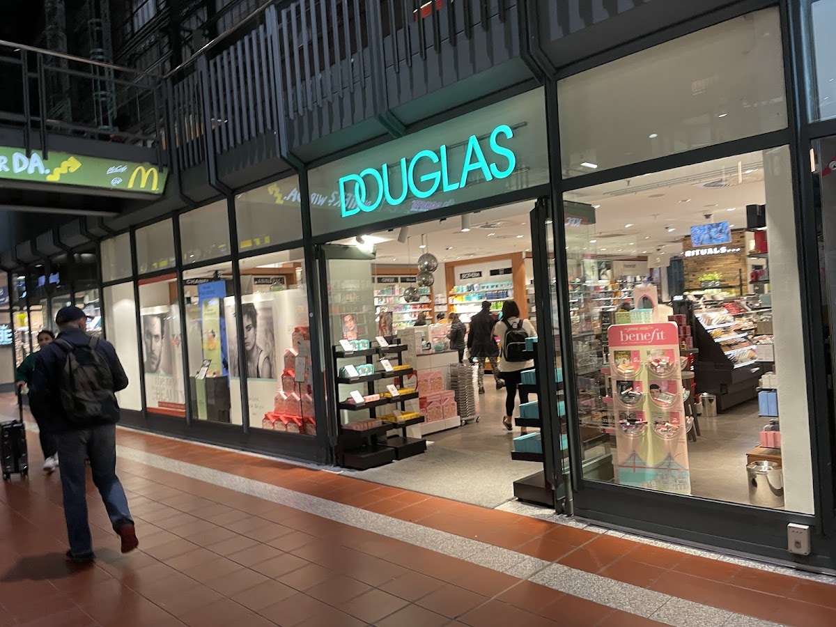 Douglas Hamburg Wandelhalle HBF
