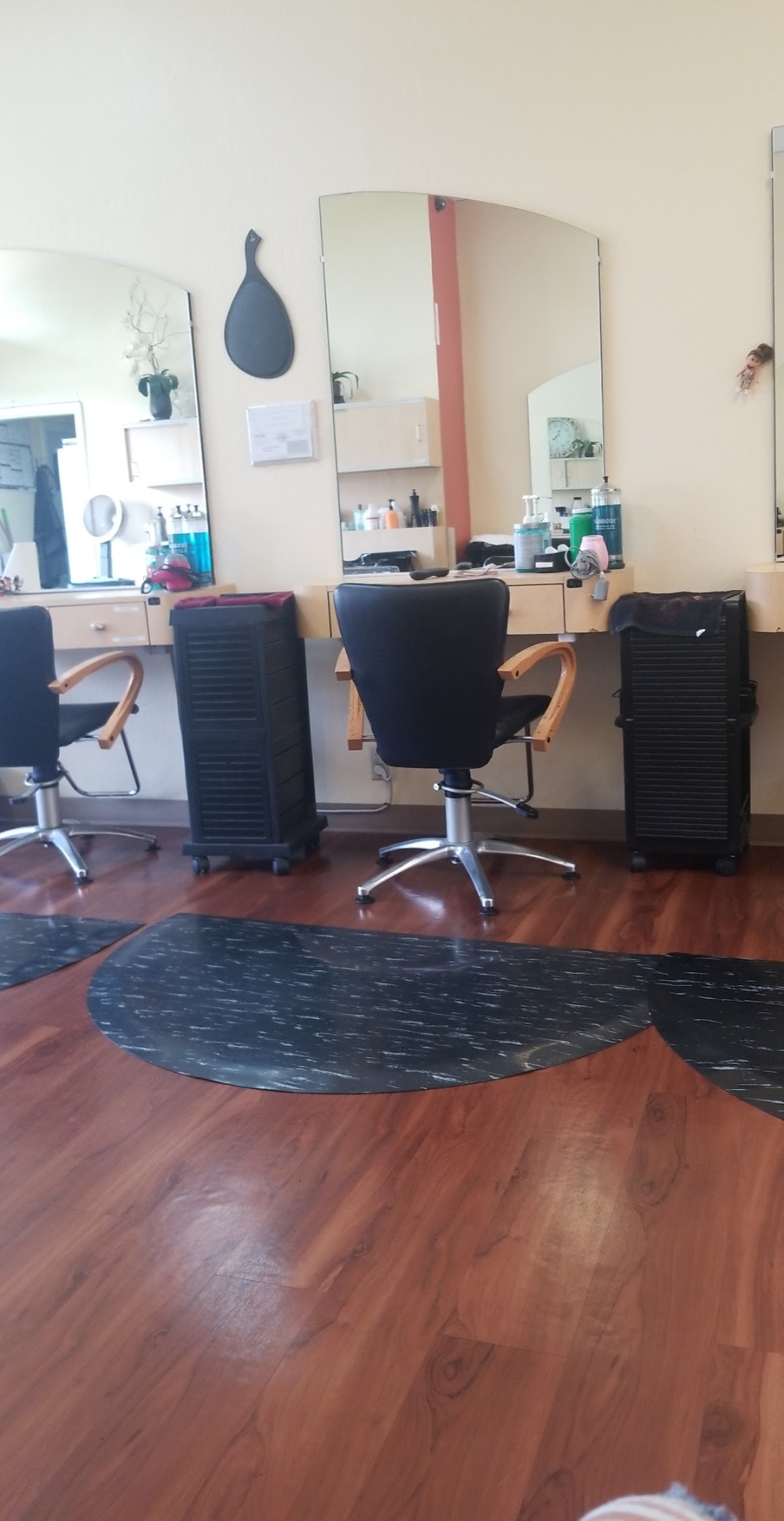 Yola's Beauty Salon