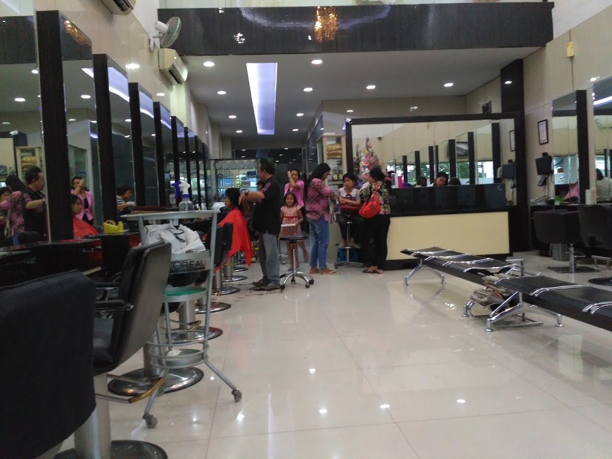 Ria Salon