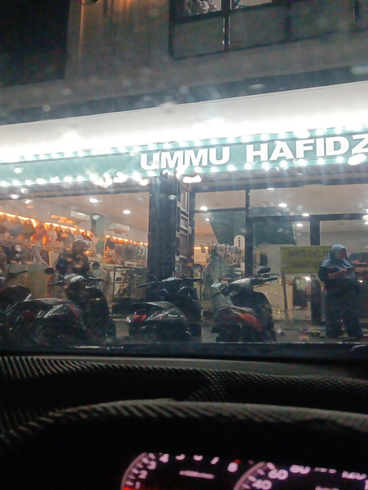 UMMU HAFIDZ SCARF & FARAYN BEAUTY STORE