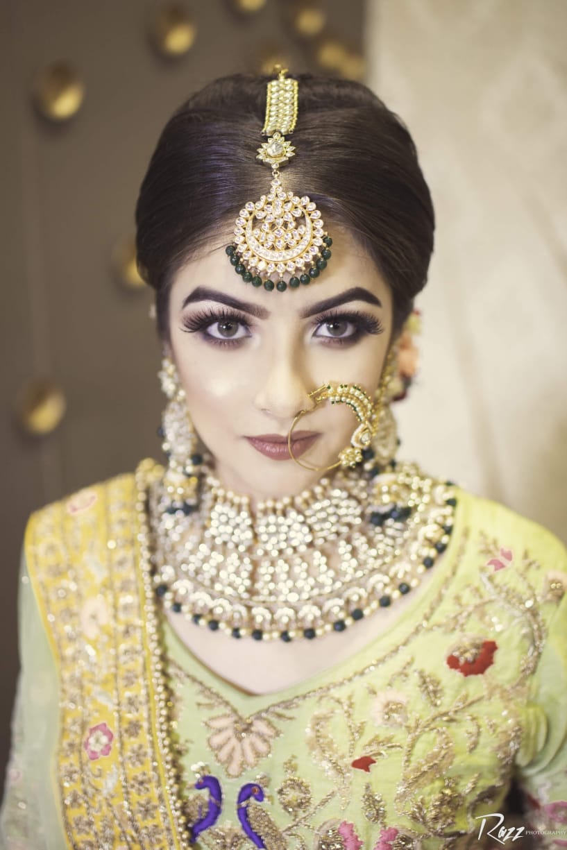 Colour Lounge Ranjit Avn Luxe Salon