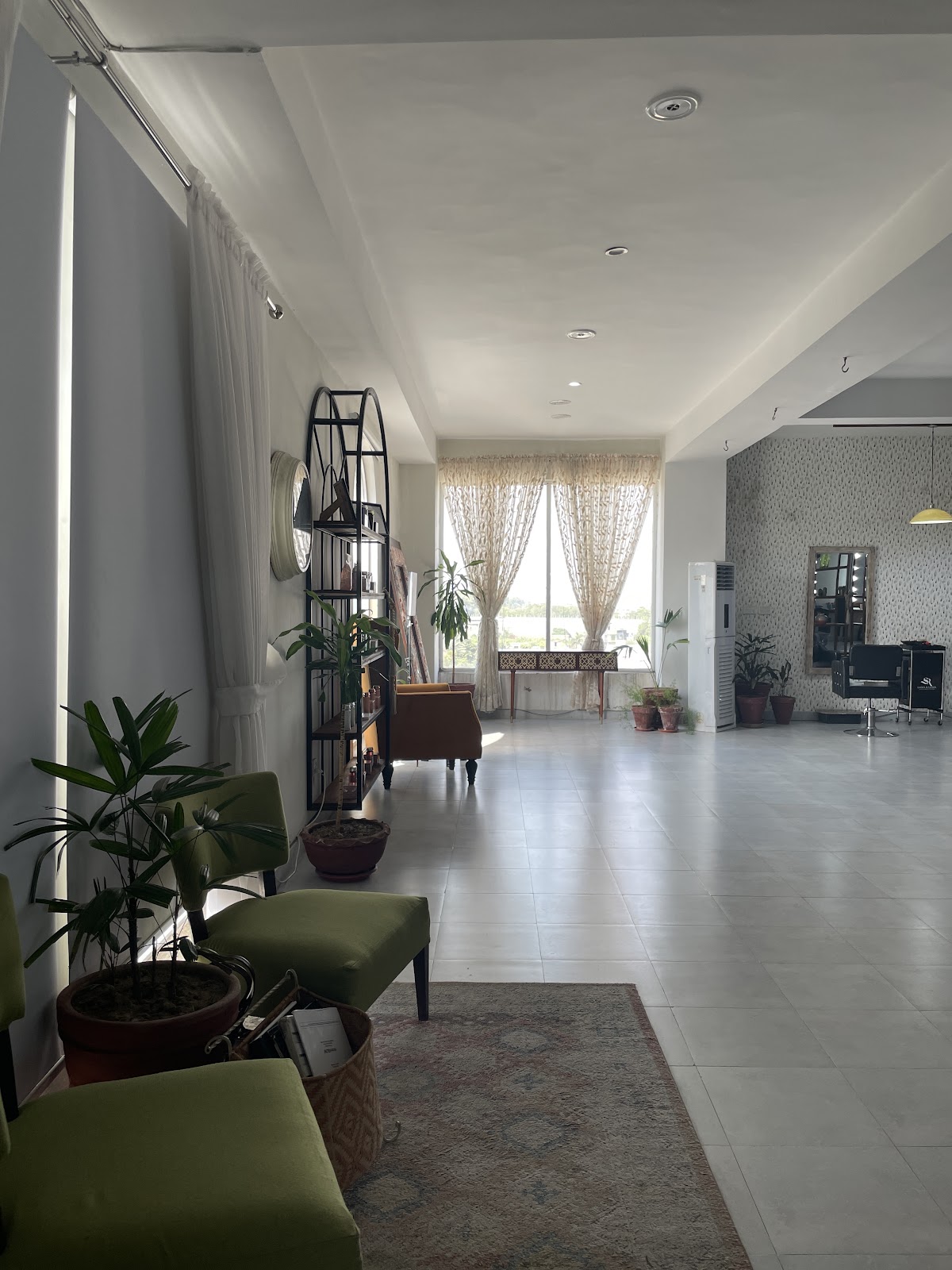 SR Salon and Makeup Lounge