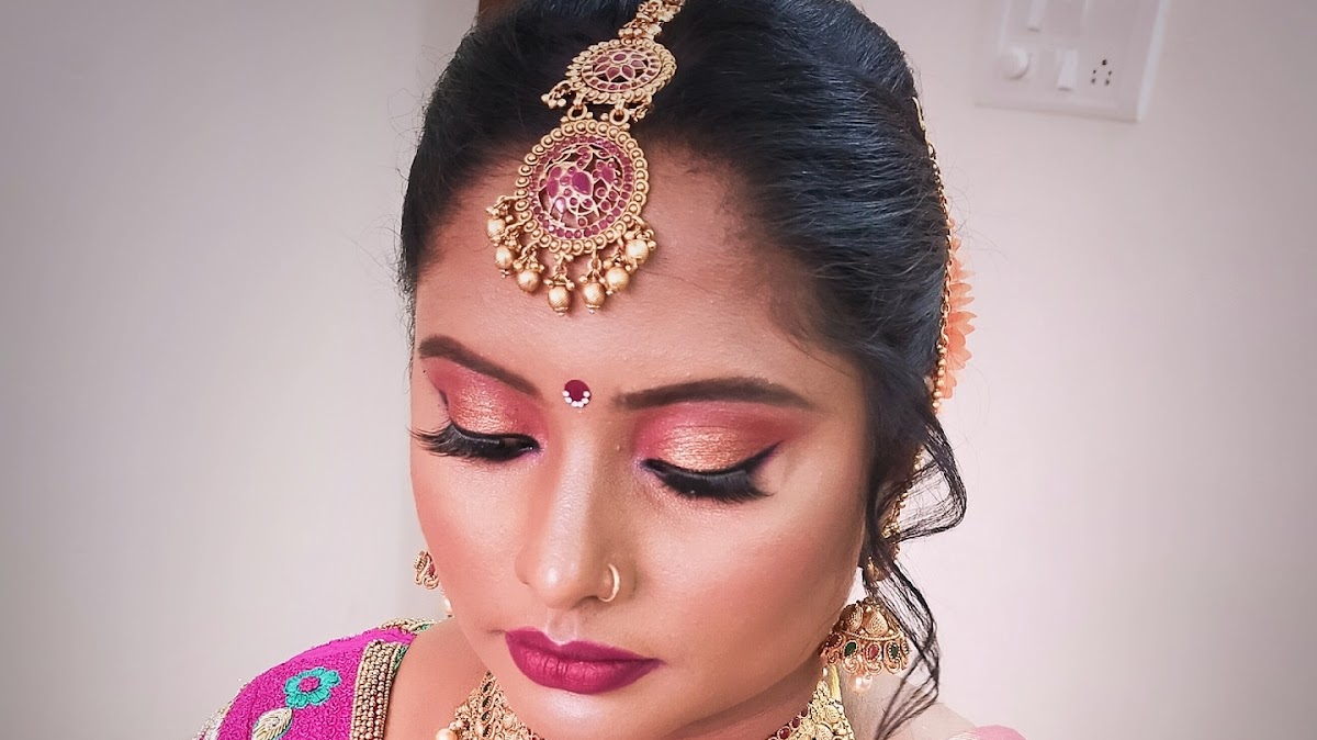 Abhithi Salon and Makeup Studio