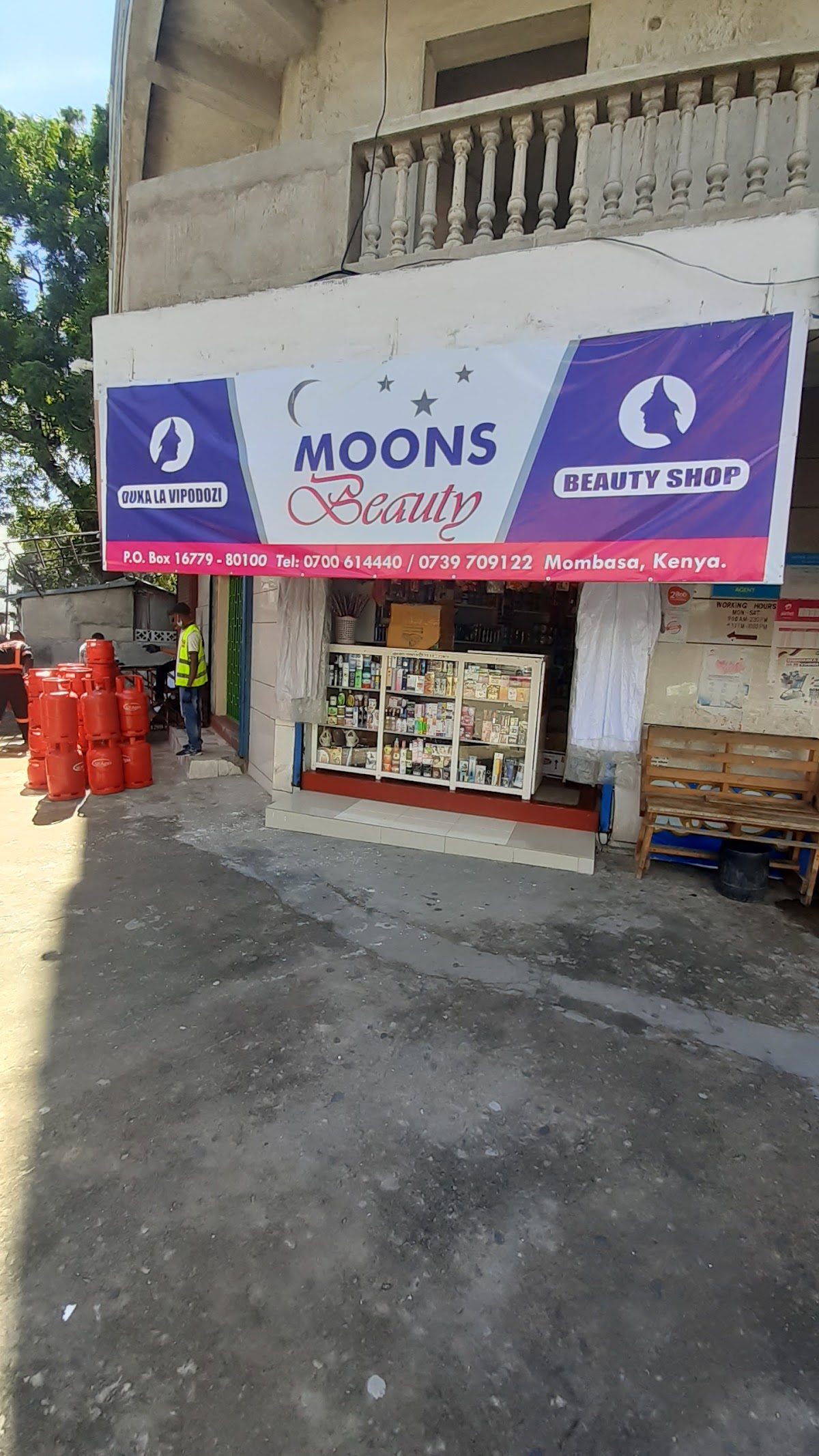 Moons Beauty Shop