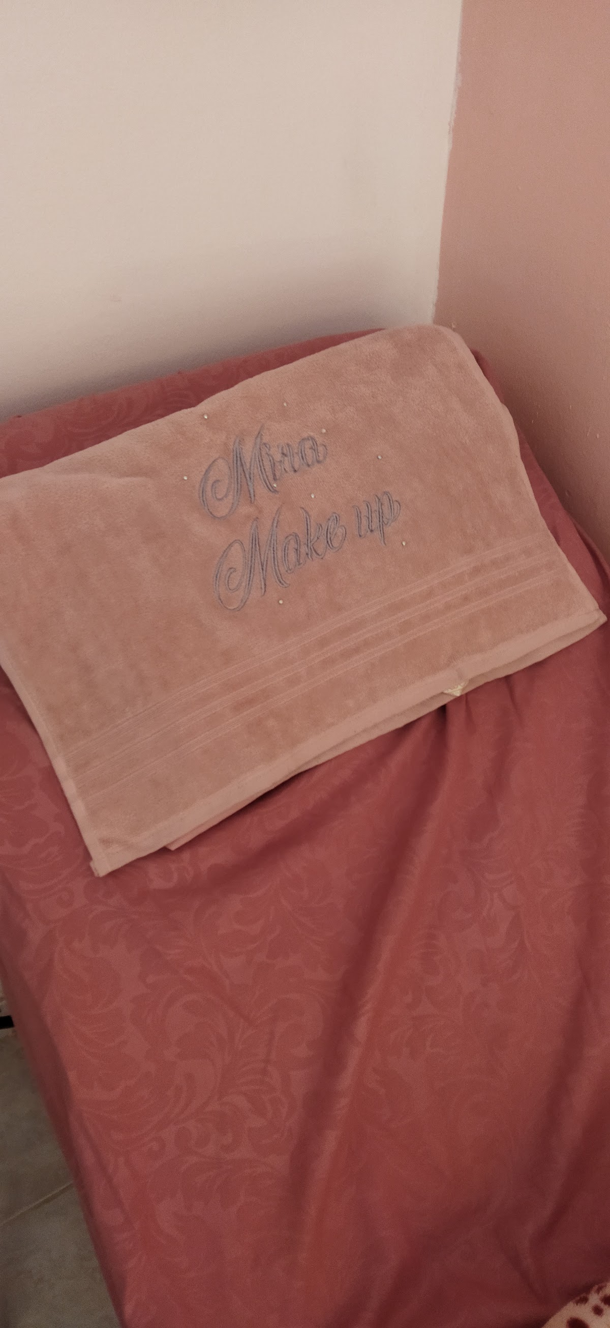 Mira makeup
