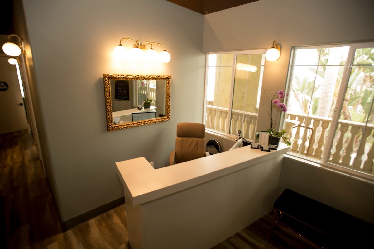 Champagne Skin Lounge