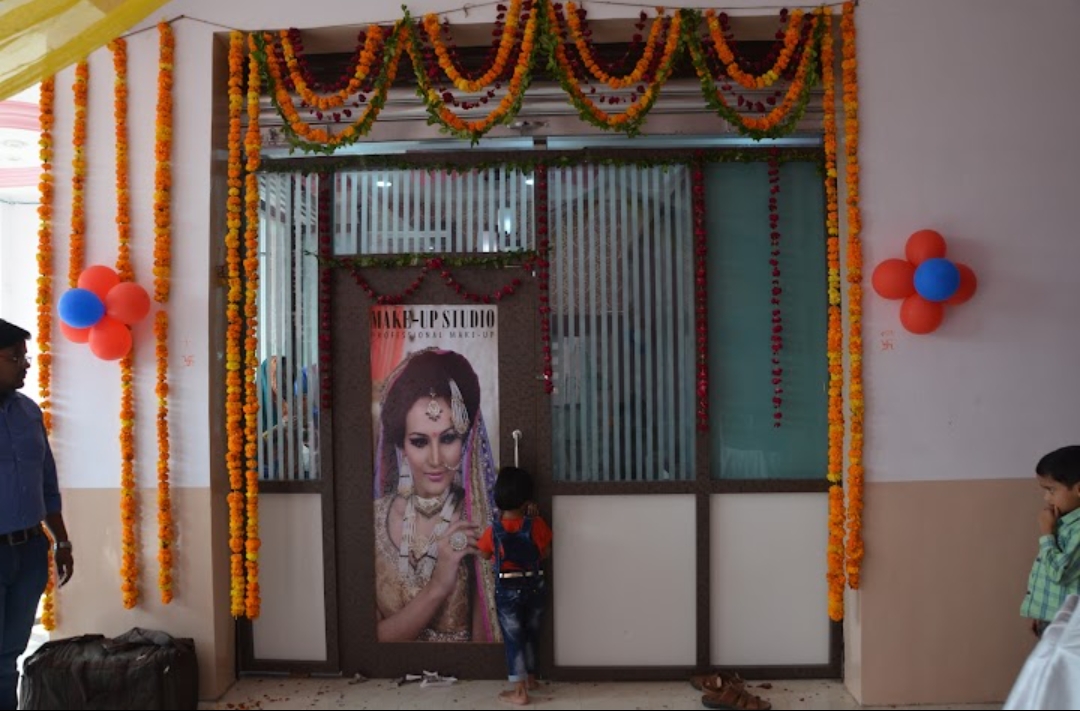 Dhruvi Makeup Studio & Beauty Saloon