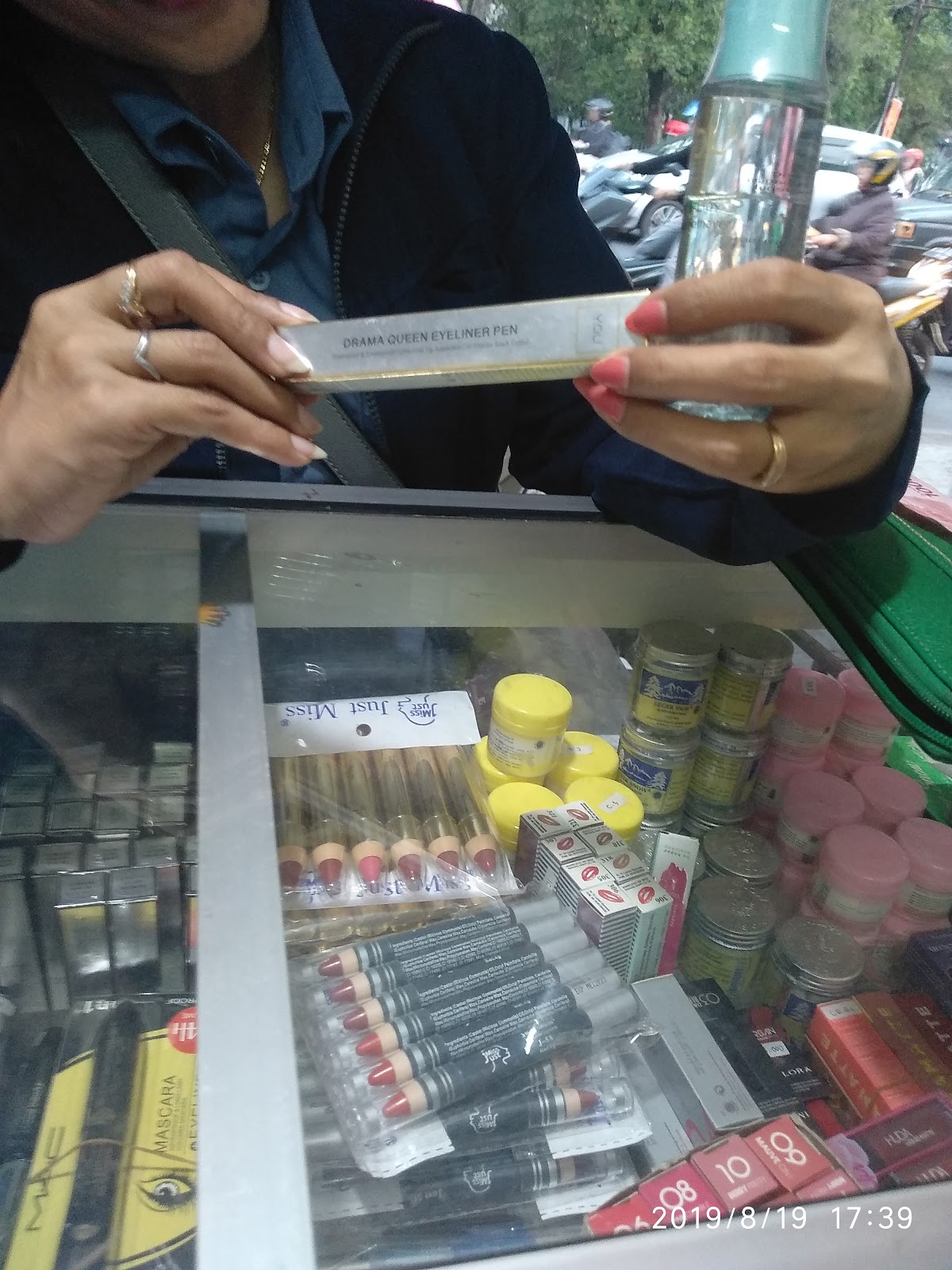 Toko kosmetik cantik