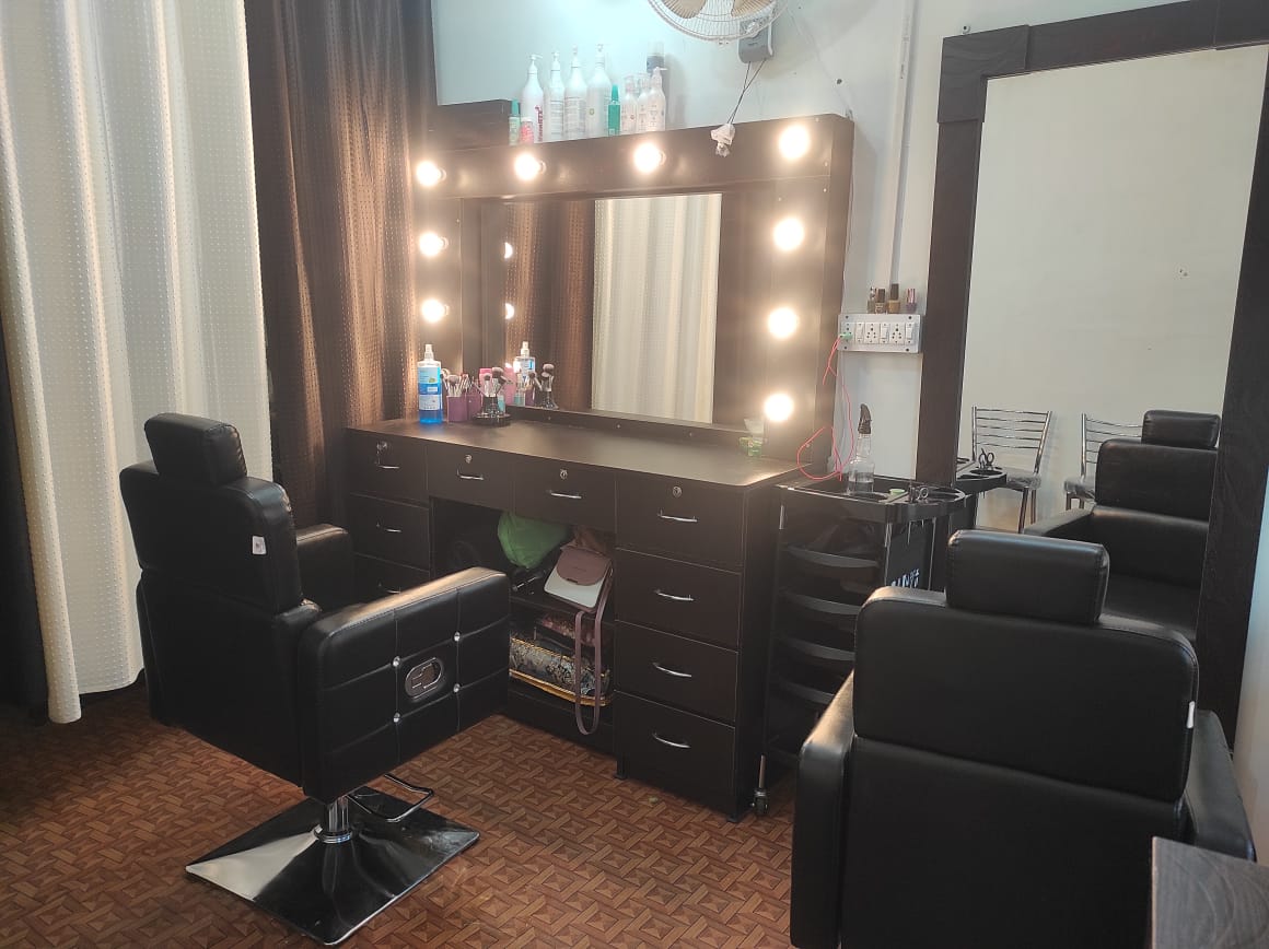 Studio Glam Salon