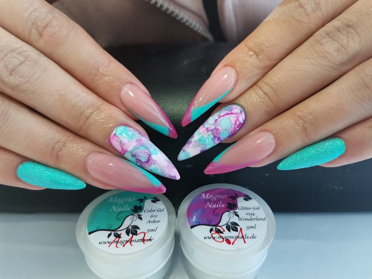 Magno Nails