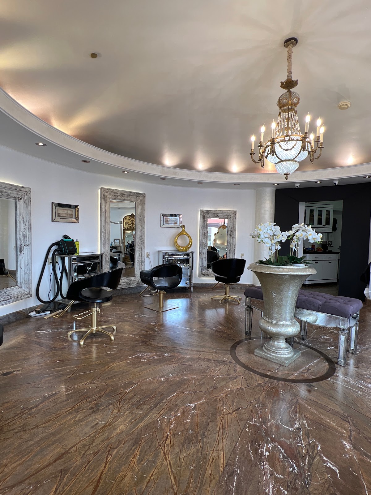 The Penthouse Salon by Samira