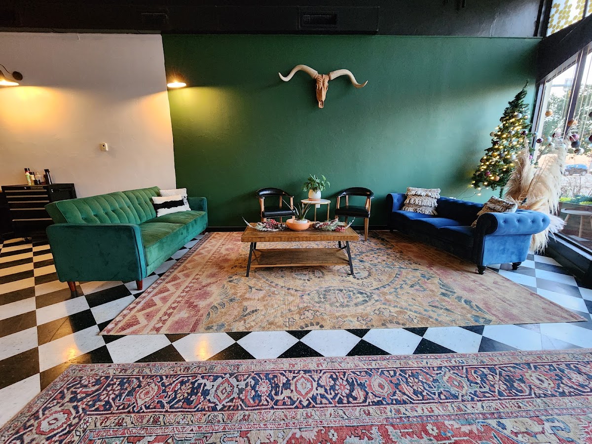 Poppy Salon