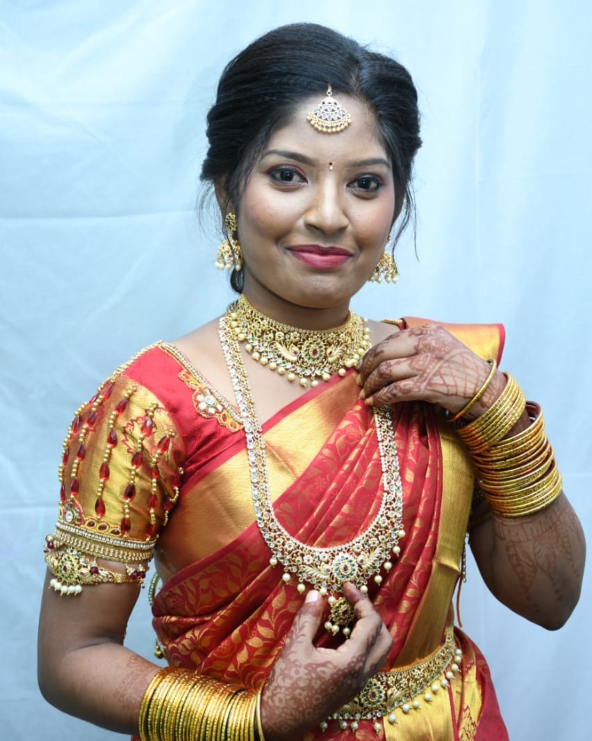 KANSHIKA BEAUTY & Bridal STUDIO AC parlour