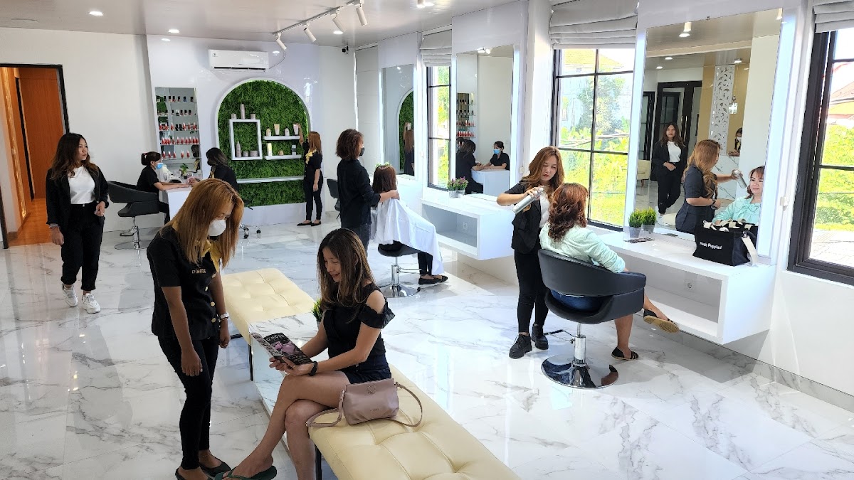 D'MOZE Salon Renon Denpasar