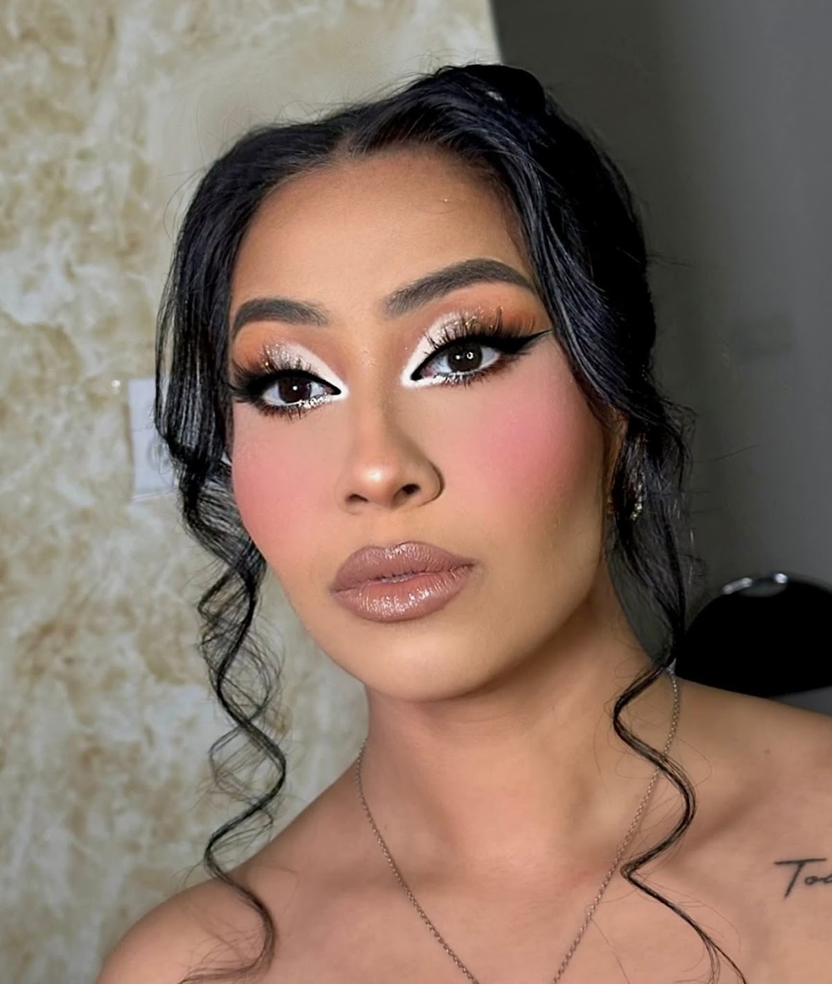 Addy Solis maquillaje y peinado