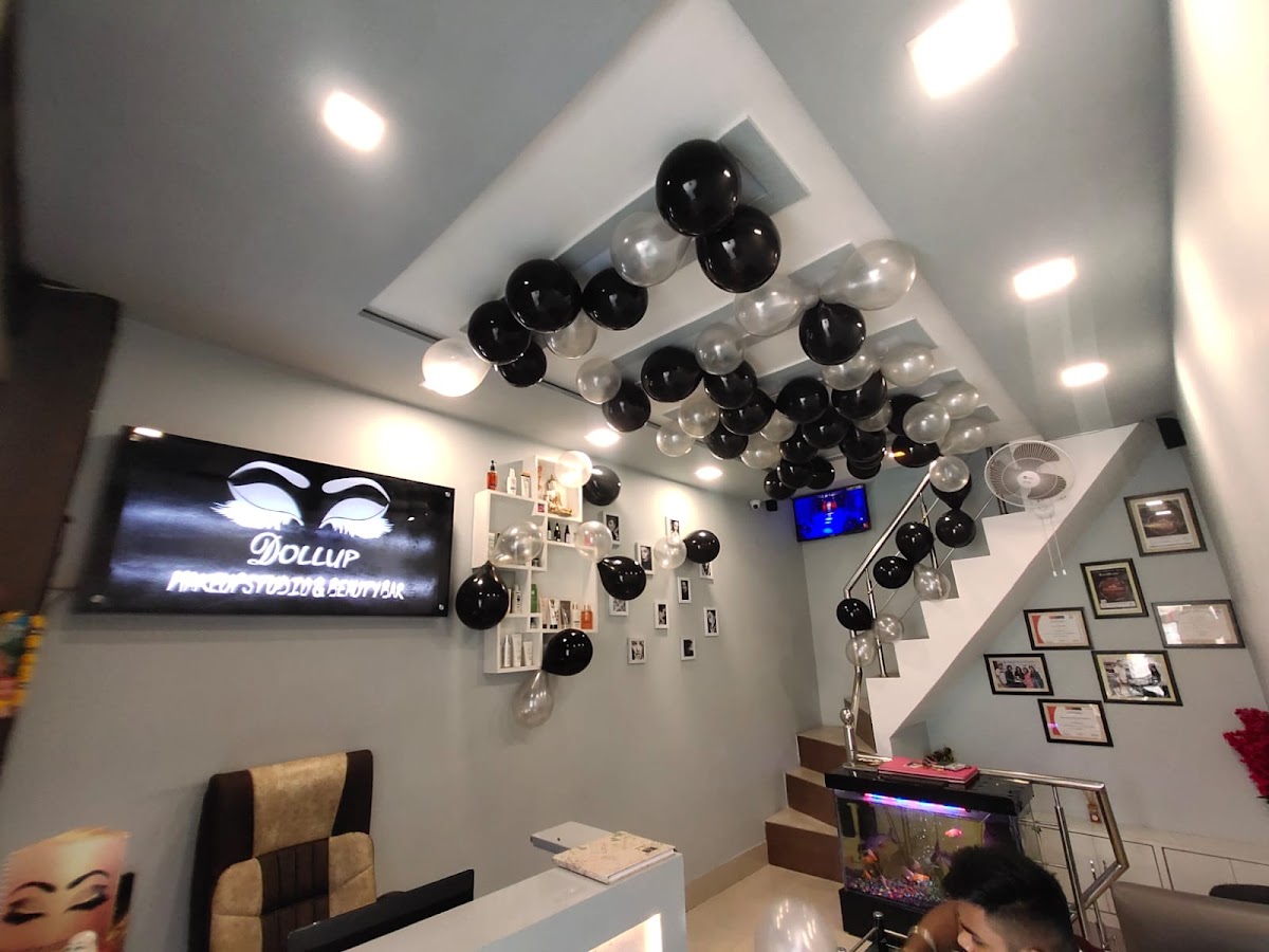 Dollup Makeup Studio & Beauty Bar