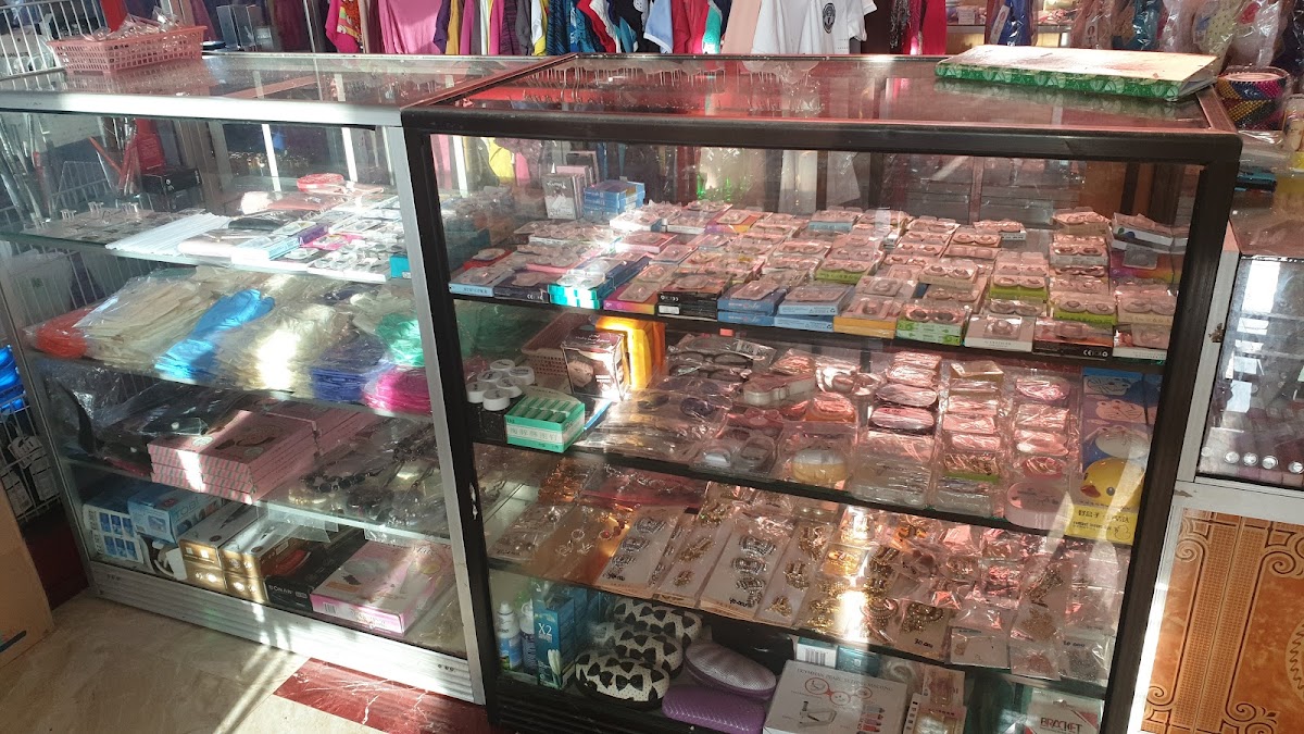 2'S SHOP and 2'S MAKEUP