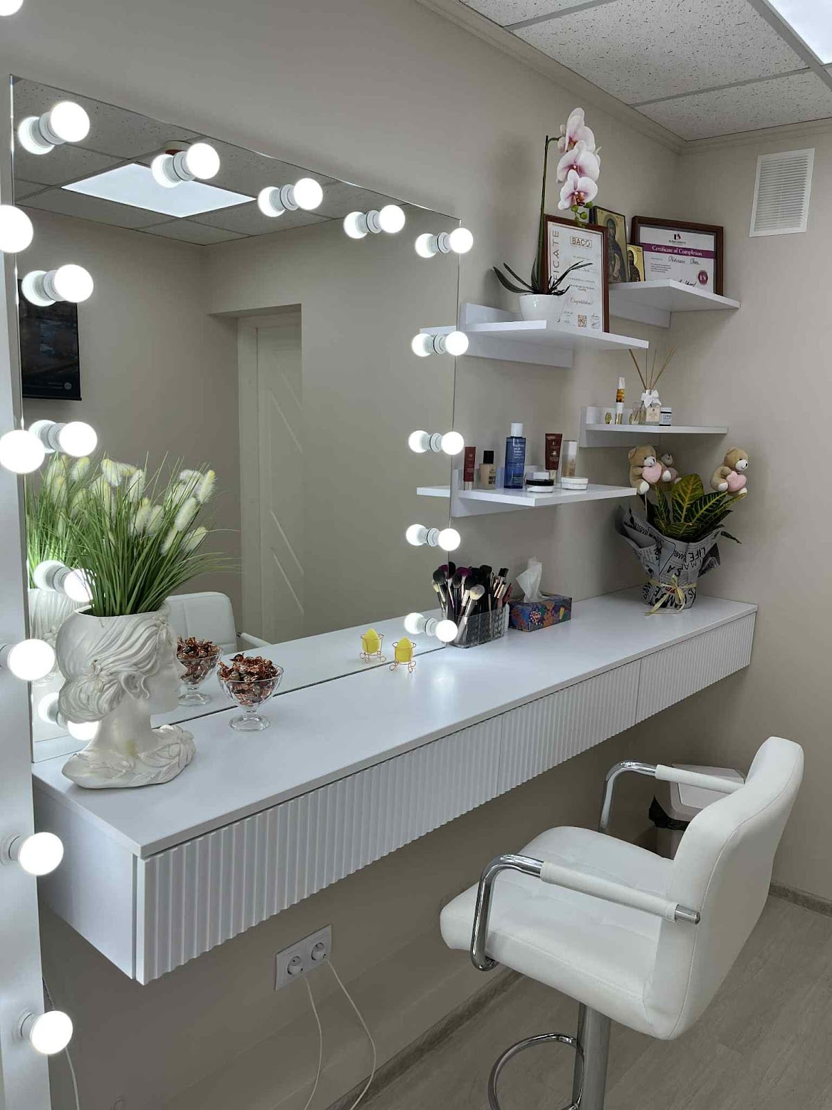 Amira Beauty Make Up