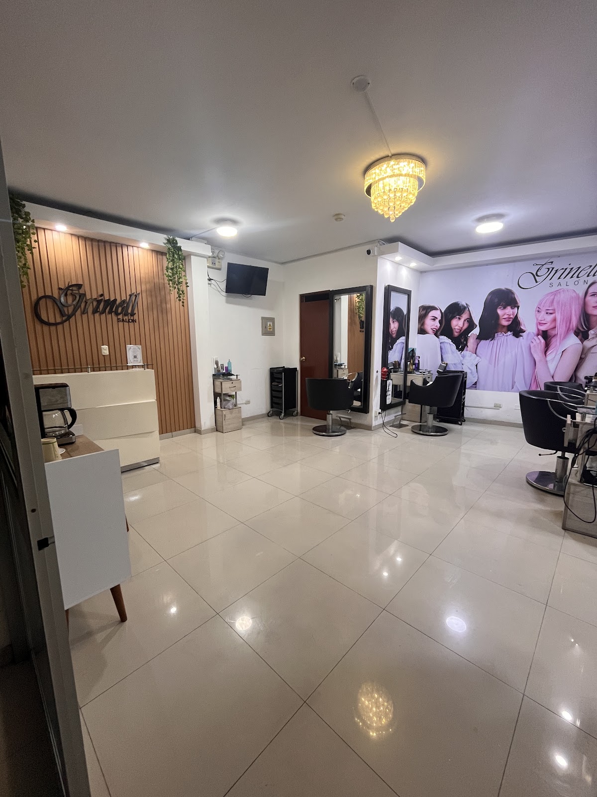 Grinell Salon