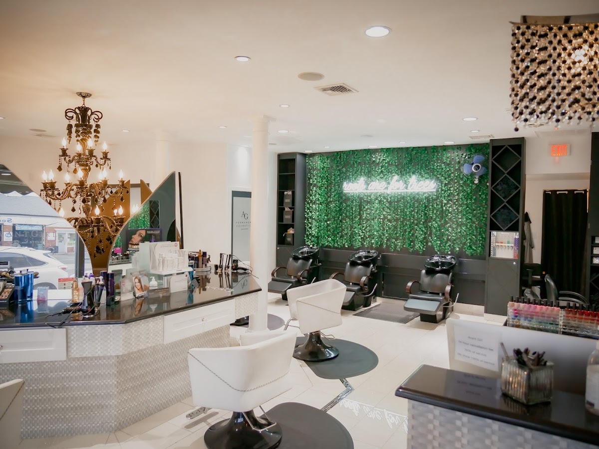 AvantGirl Salon