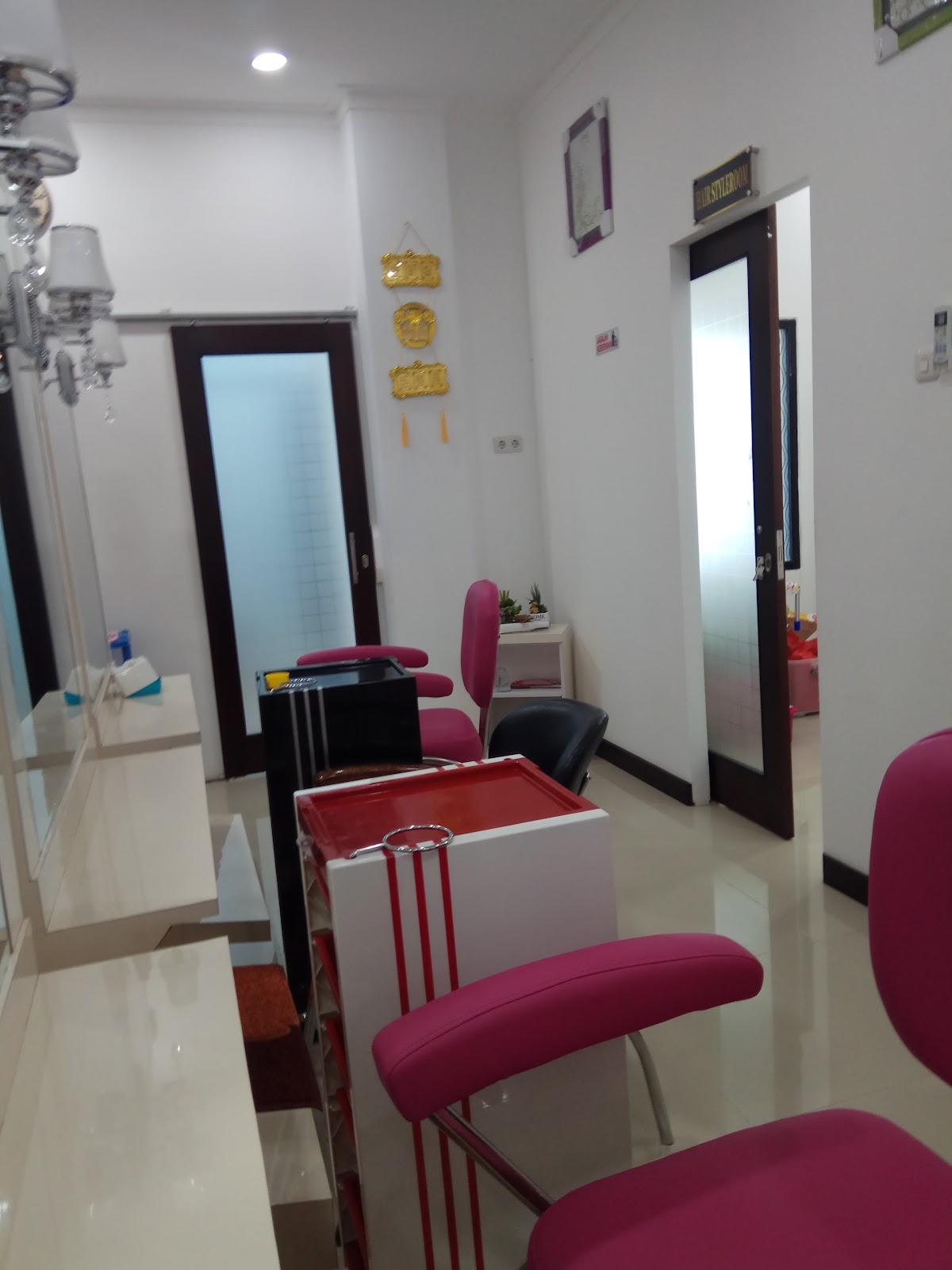RUMAH CANTIK LAGUNA GEDUNG BARU