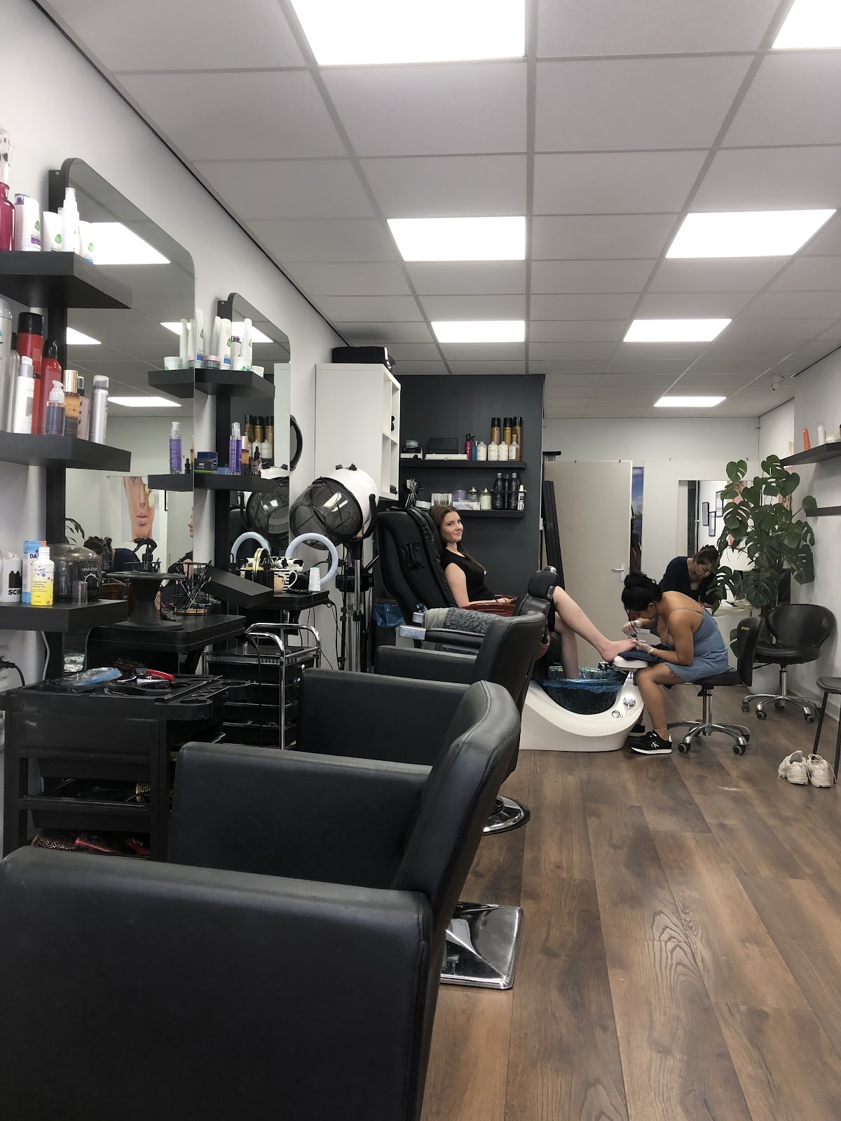 Mari Hair & Beauty