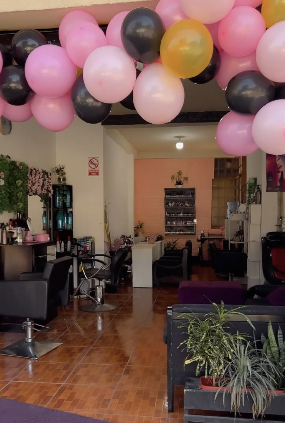 JaiiCarly Beauty Studio Unisex